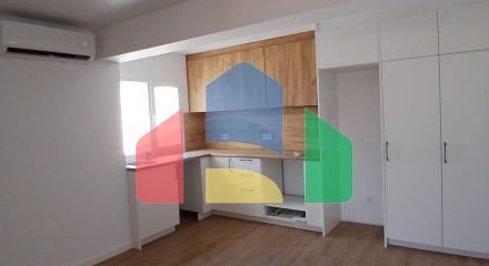 Продаётся отремонтированная квартира  3 спальни, 8 этаж с лифтом