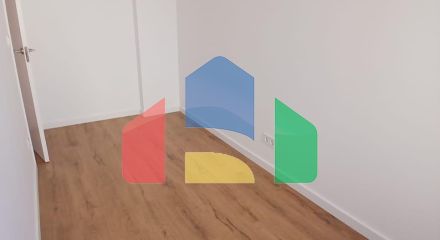 Продаётся отремонтированная квартира  3 спальни, 8 этаж с лифтом