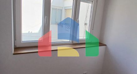 Продаётся отремонтированная квартира  3 спальни, 8 этаж с лифтом