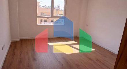 Продаётся отремонтированная квартира  3 спальни, 8 этаж с лифтом