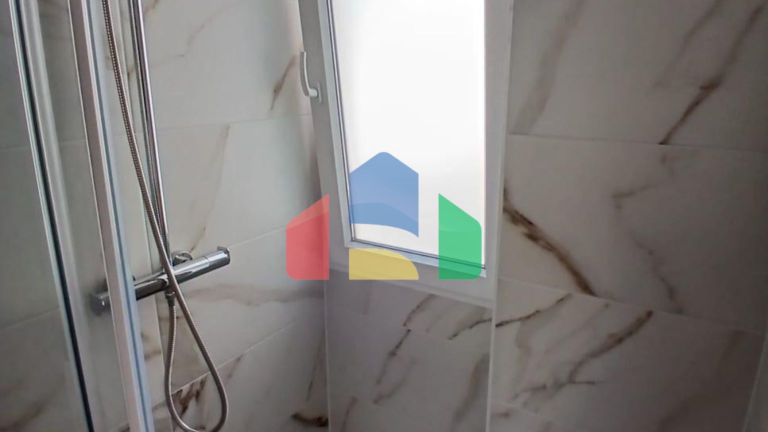 Продаётся отремонтированная квартира  3 спальни, 8 этаж с лифтом