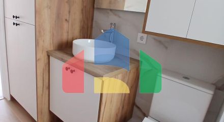 Продаётся отремонтированная квартира  3 спальни, 8 этаж с лифтом