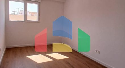 Продаётся отремонтированная квартира  3 спальни, 8 этаж с лифтом