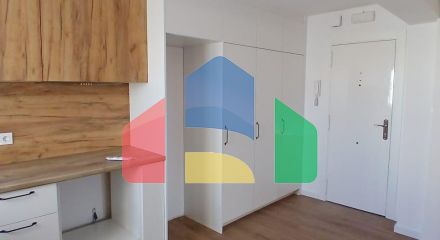 Продаётся отремонтированная квартира  3 спальни, 8 этаж с лифтом