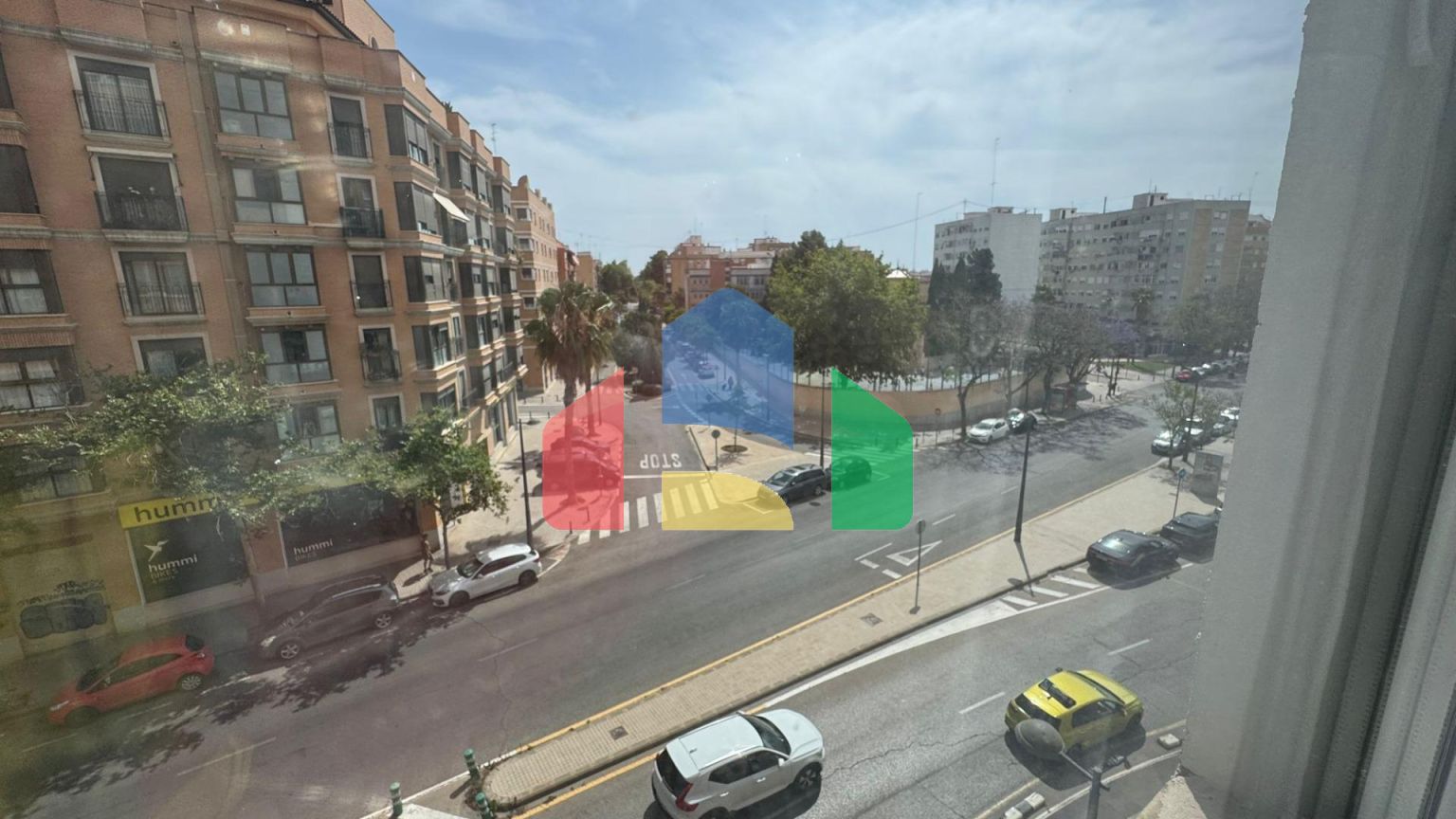 Квартира с мебелью и видом на сквер