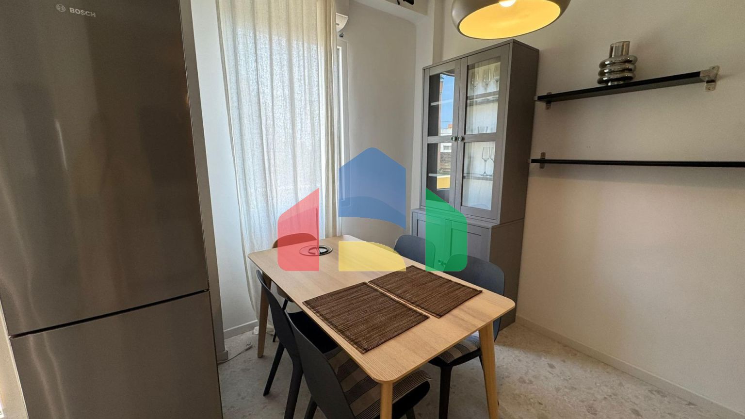 Квартира с мебелью и видом на сквер