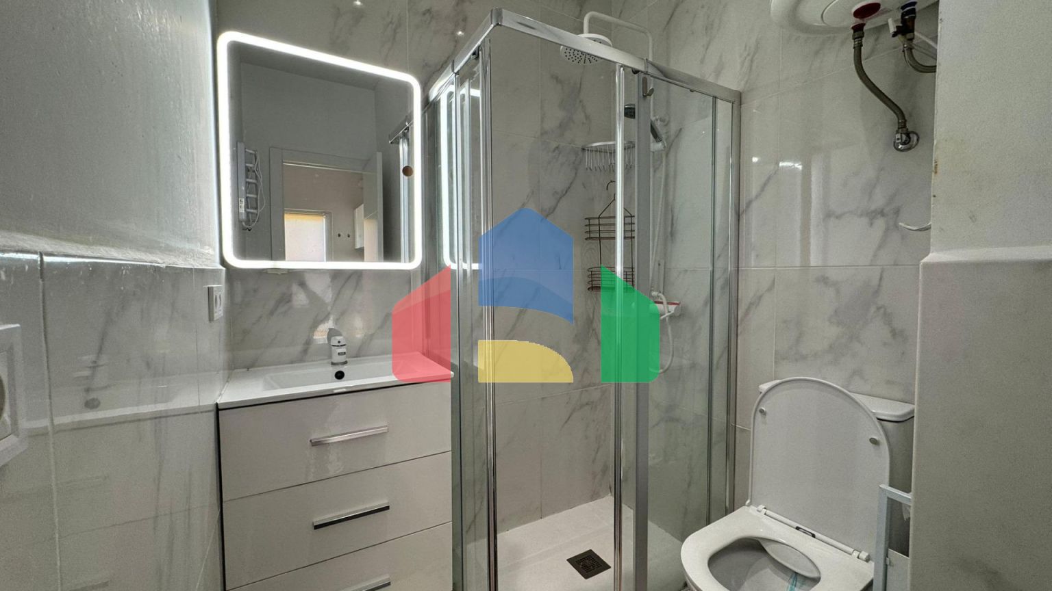 Квартира с мебелью и видом на сквер