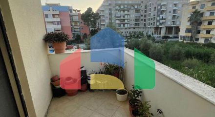 Студия с балконом, р-н Голем, 40 м.кв