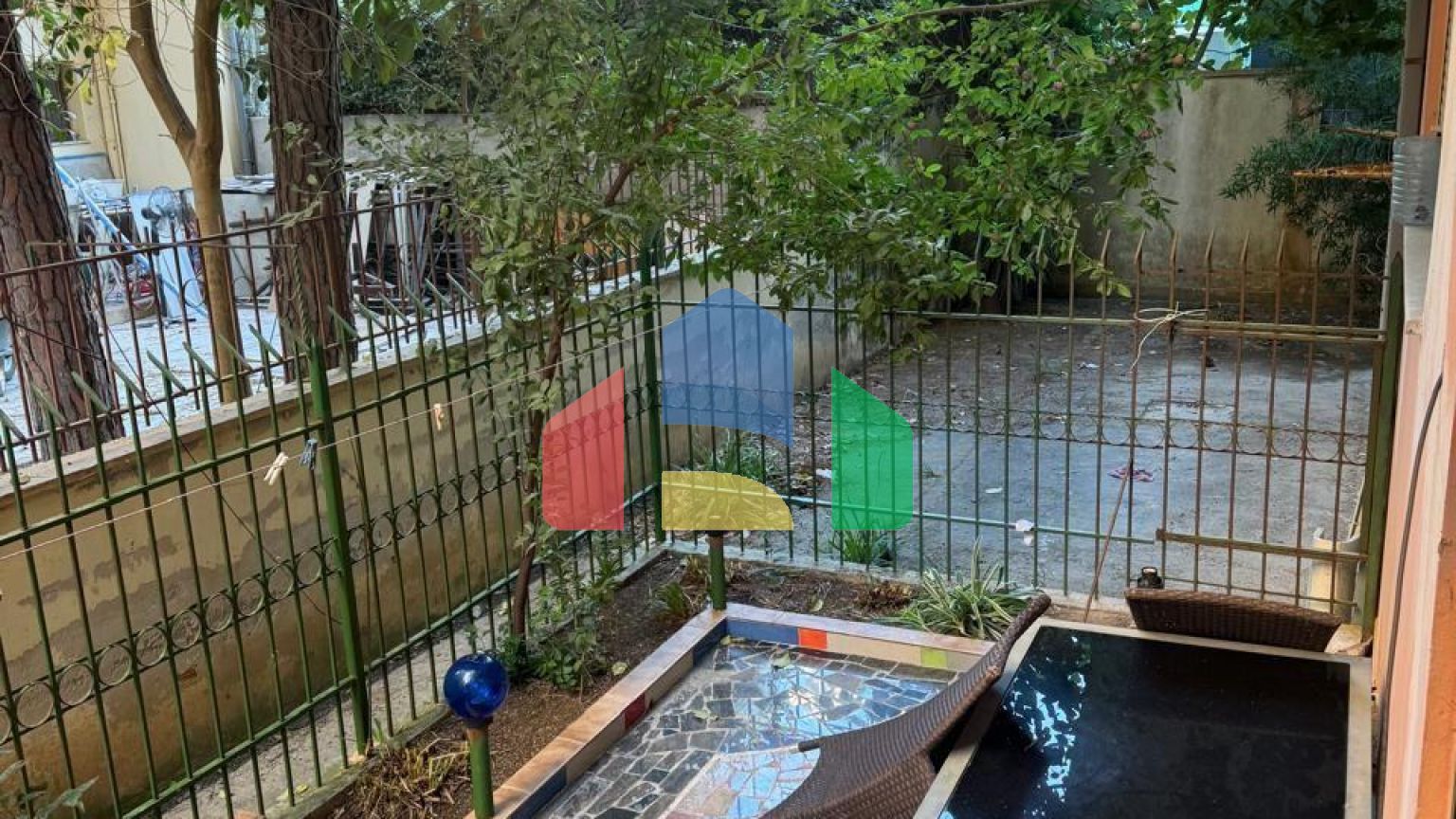 1+1 с двориком, р-н Шкемби, 45 м.кв