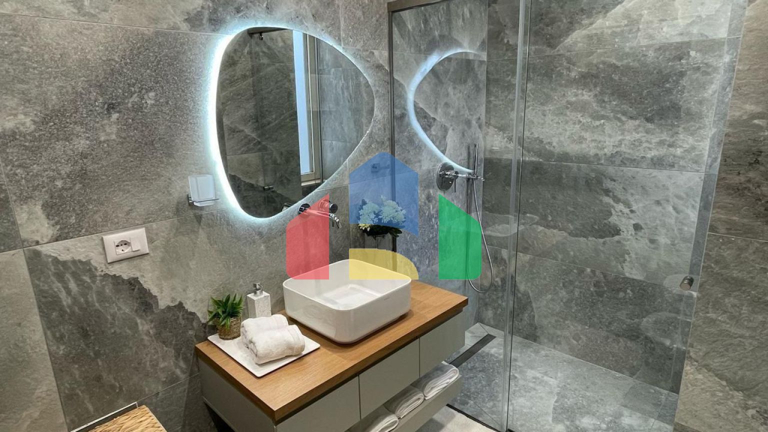 1+1 с ремонтом, р-н Пляж, 91 м.кв