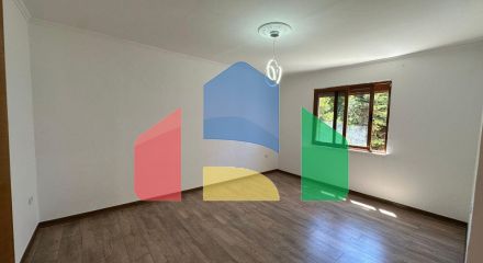 1+1 с ремонтом, р-н Стадиона, 53 м.кв