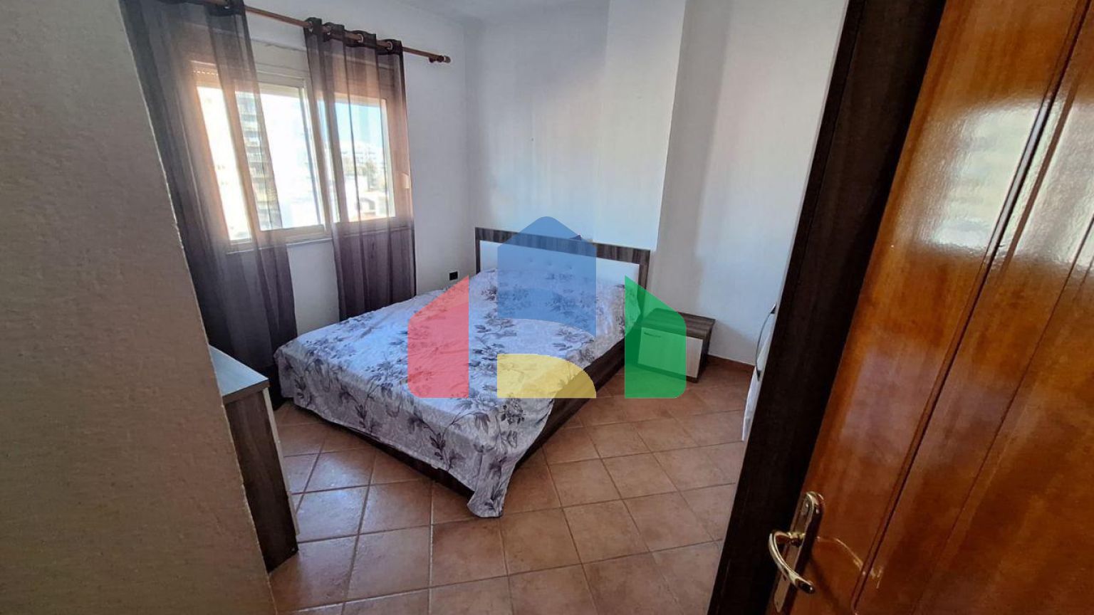 3+2 с двумя балконами, Центр города, 143 м.кв