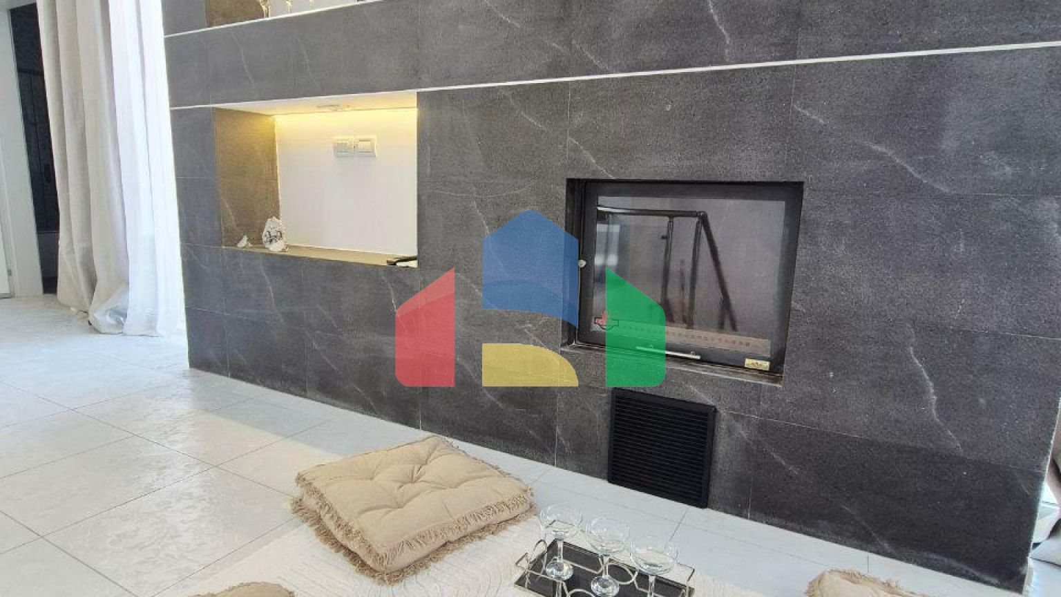 Пентхаус с видом на море и террасой, район Пляж, 126 м.кв