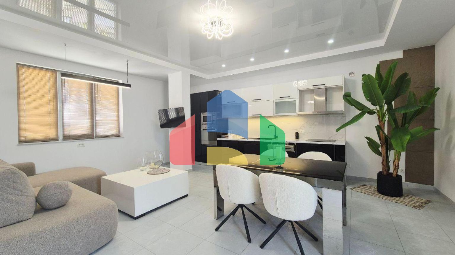 Пентхаус с видом на море и террасой, район Пляж, 126 м.кв