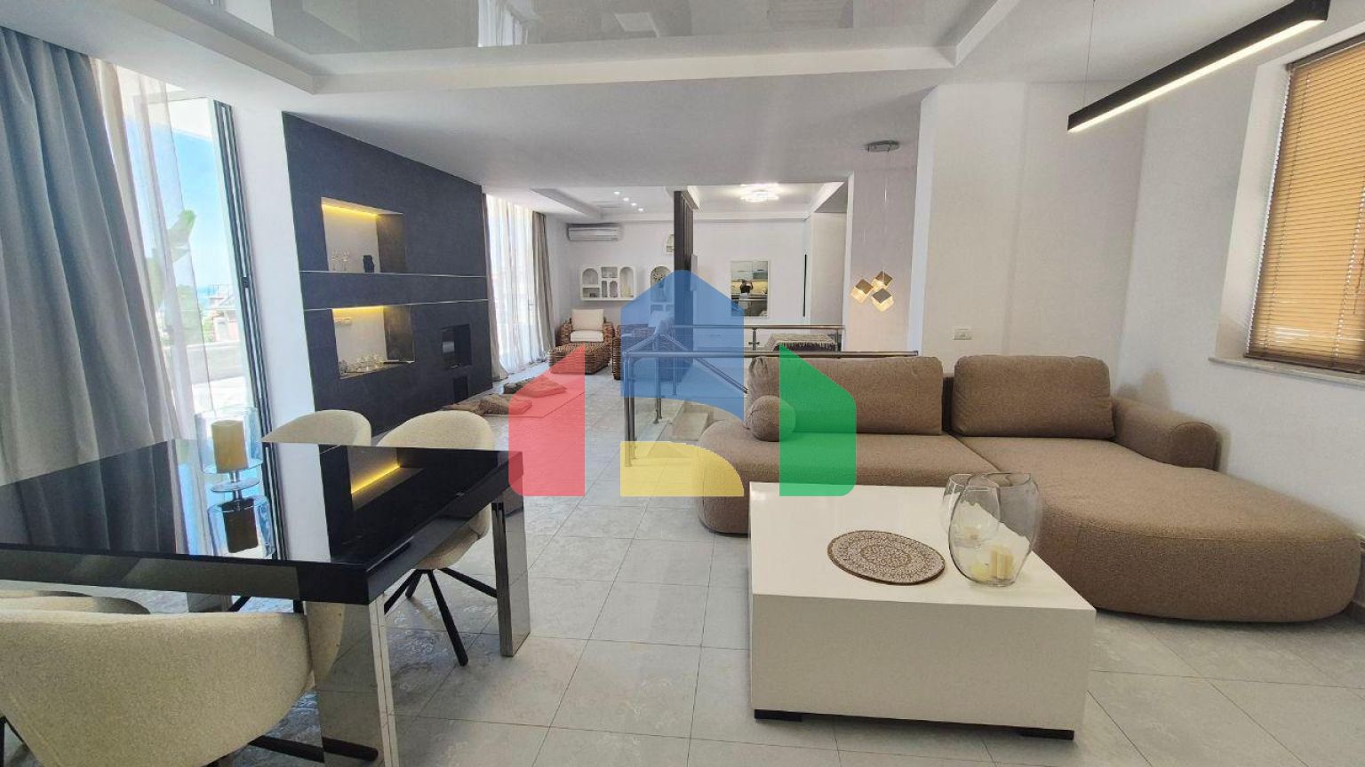 Пентхаус с видом на море и террасой, район Пляж, 126 м.кв