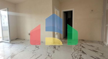 1+1 с балконом, Голем, 64 м.кв