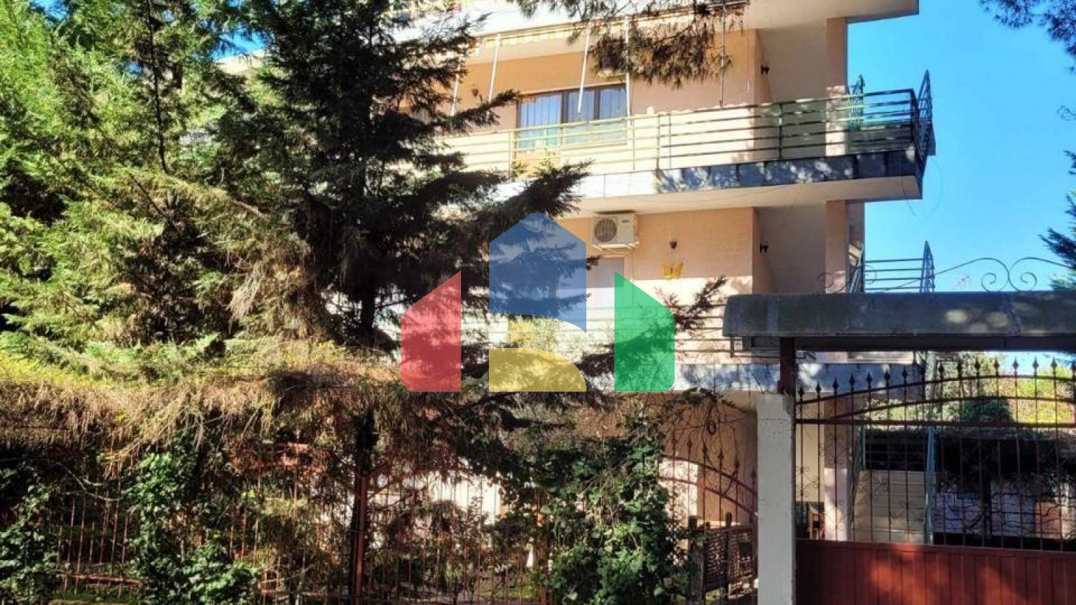 2+1 с балконом, р-н Мали Робит, 85 м.кв