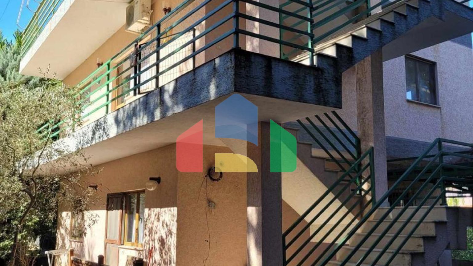 2+1 с балконом, р-н Мали Робит, 85 м.кв