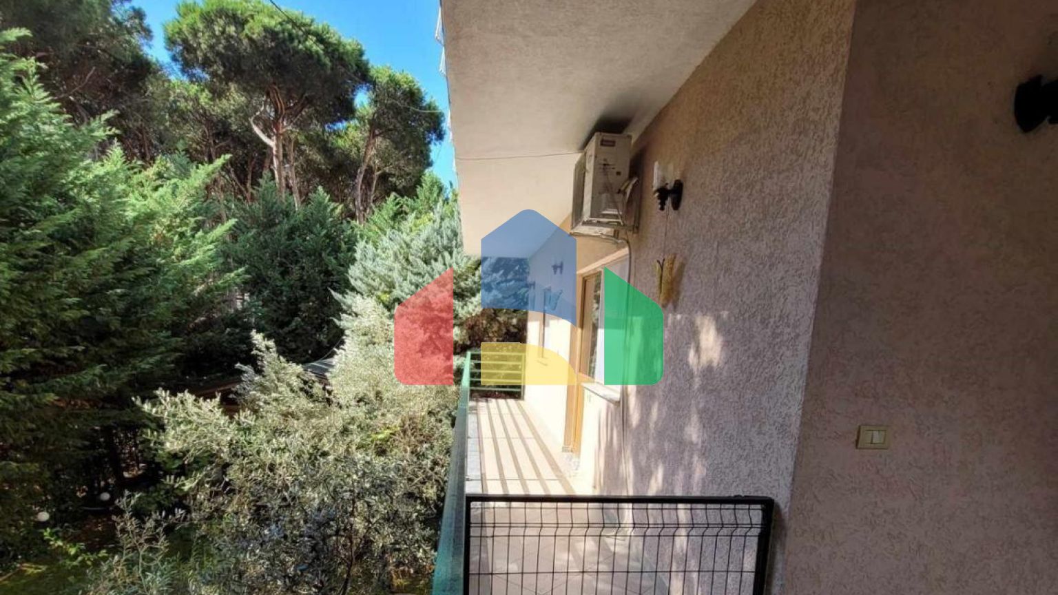 2+1 с балконом, р-н Мали Робит, 85 м.кв