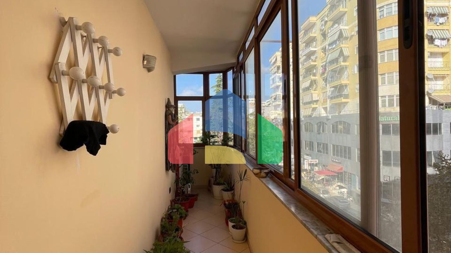 2+1 с балконом, Центр р-н Дворца Спорта, 156 м.кв