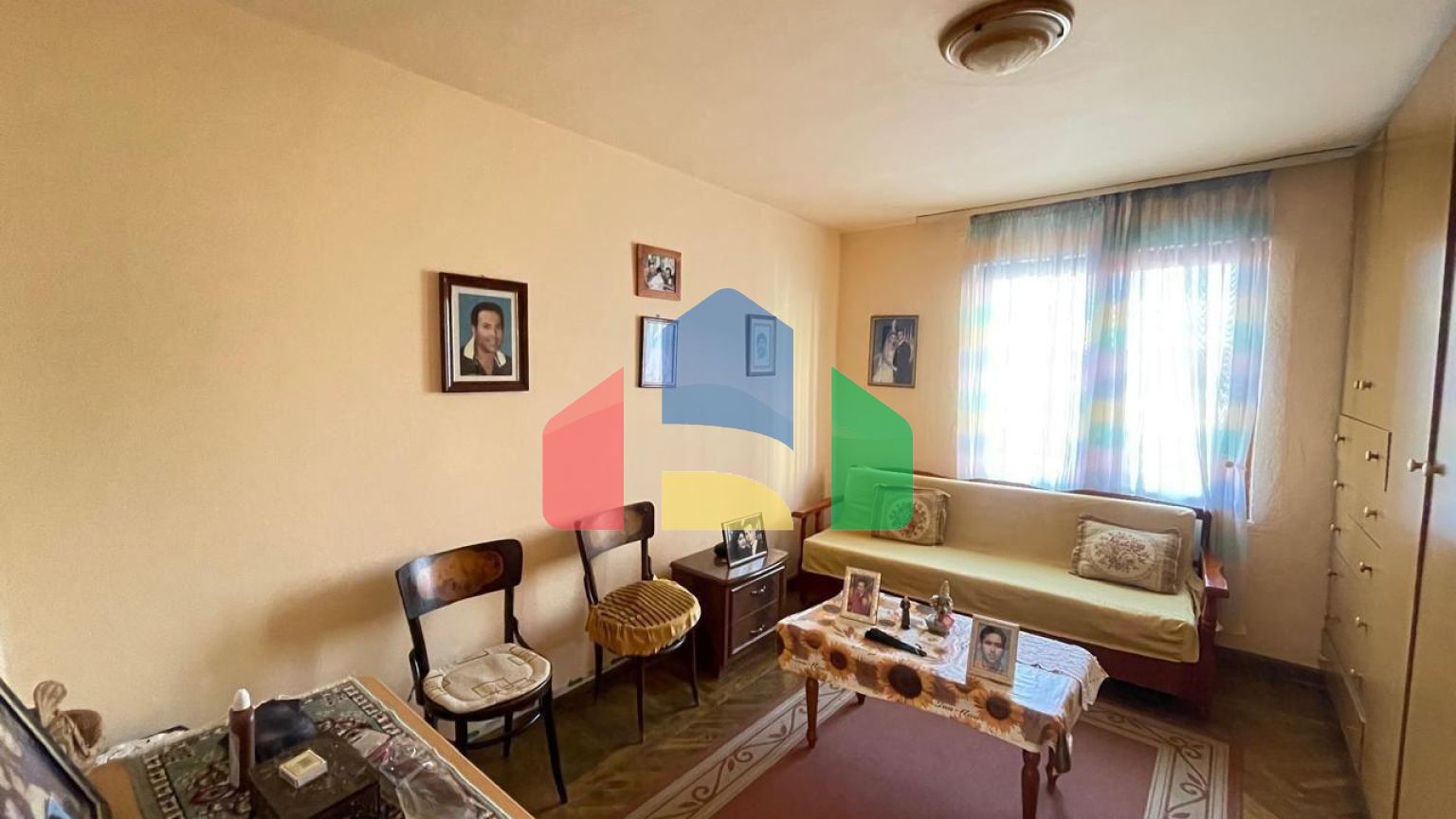 2+1 с балконом, Центр р-н Дворца Спорта, 156 м.кв