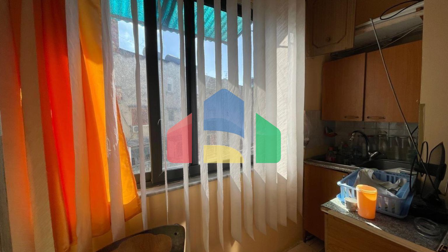 2+1 с балконом, Центр р-н Дворца Спорта, 156 м.кв