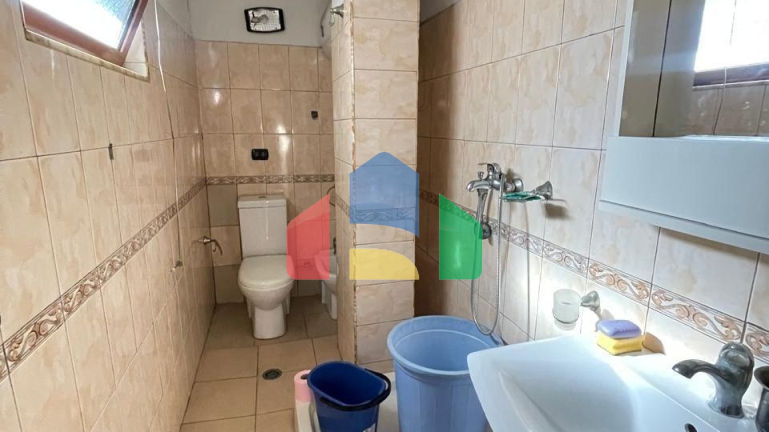 2+1 с балконом, Центр р-н Дворца Спорта, 156 м.кв