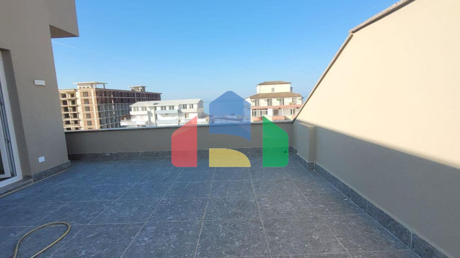 Пентхаус 2+1 с террасой, р-н Голем, 90 м.кв