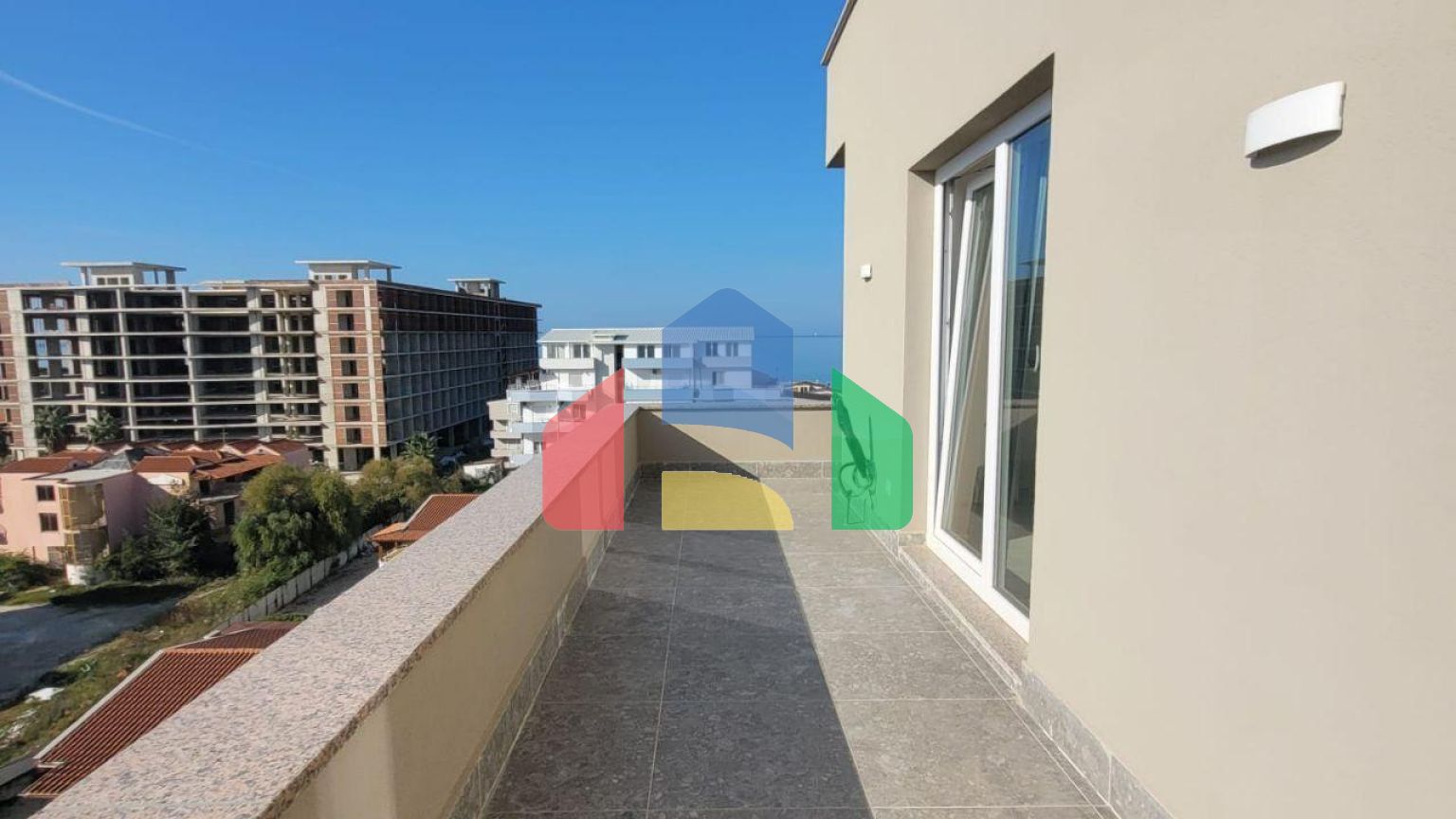 Пентхаус 2+1 с террасой, р-н Голем, 90 м.кв