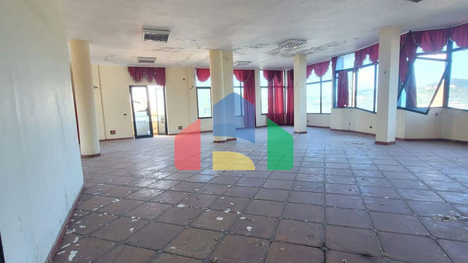 Отель в Черрете, 1750 м.кв