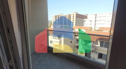 1+1 с балконом, Голем, 75 м.кв