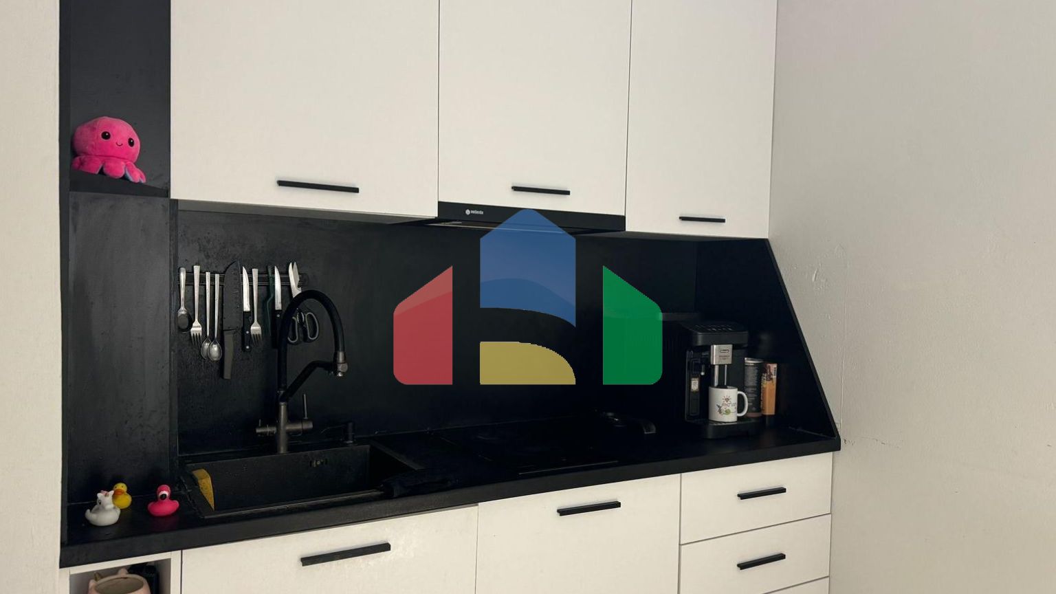 1+1 с балконом, р-н Шкемби в доме Колизей, 42 м.кв