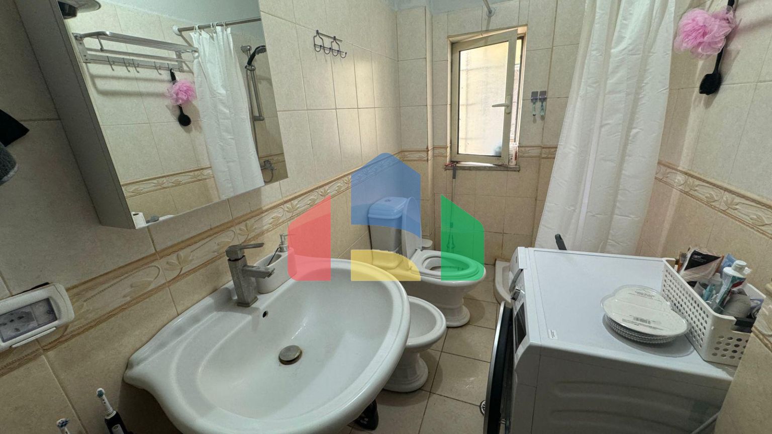 1+1 с балконом, р-н Шкемби в доме Колизей, 42 м.кв