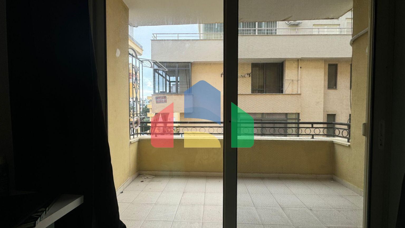 1+1 с балконом, р-н Шкемби в доме Колизей, 42 м.кв