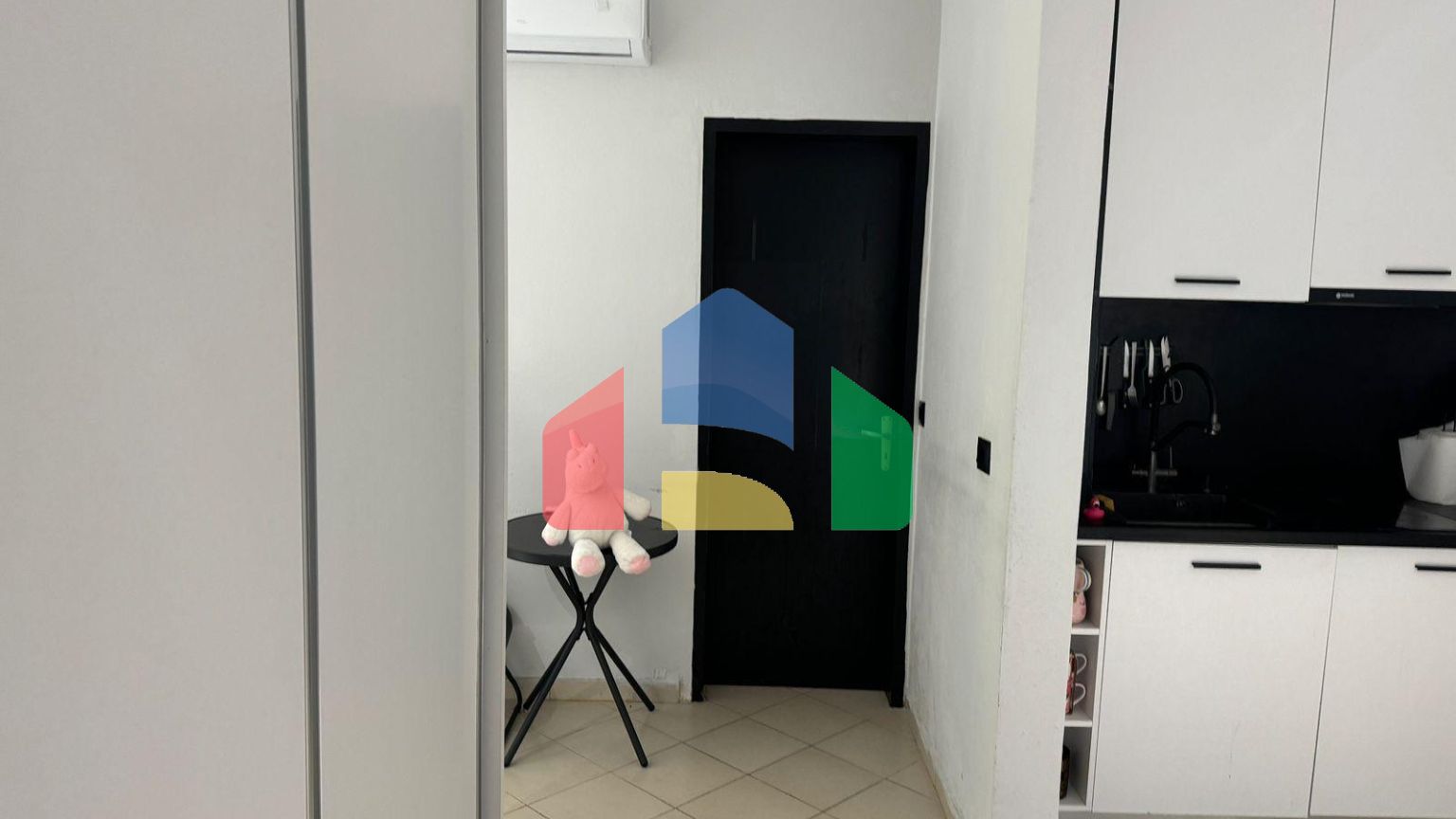 1+1 с балконом, р-н Шкемби в доме Колизей, 42 м.кв