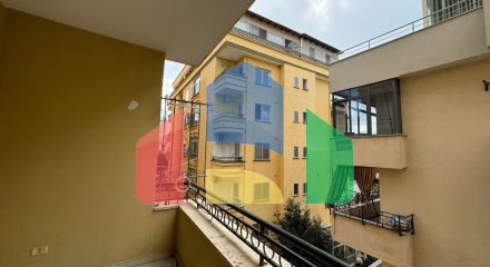 1+1 с балконом, р-н Шкемби в доме Колизей, 42 м.кв