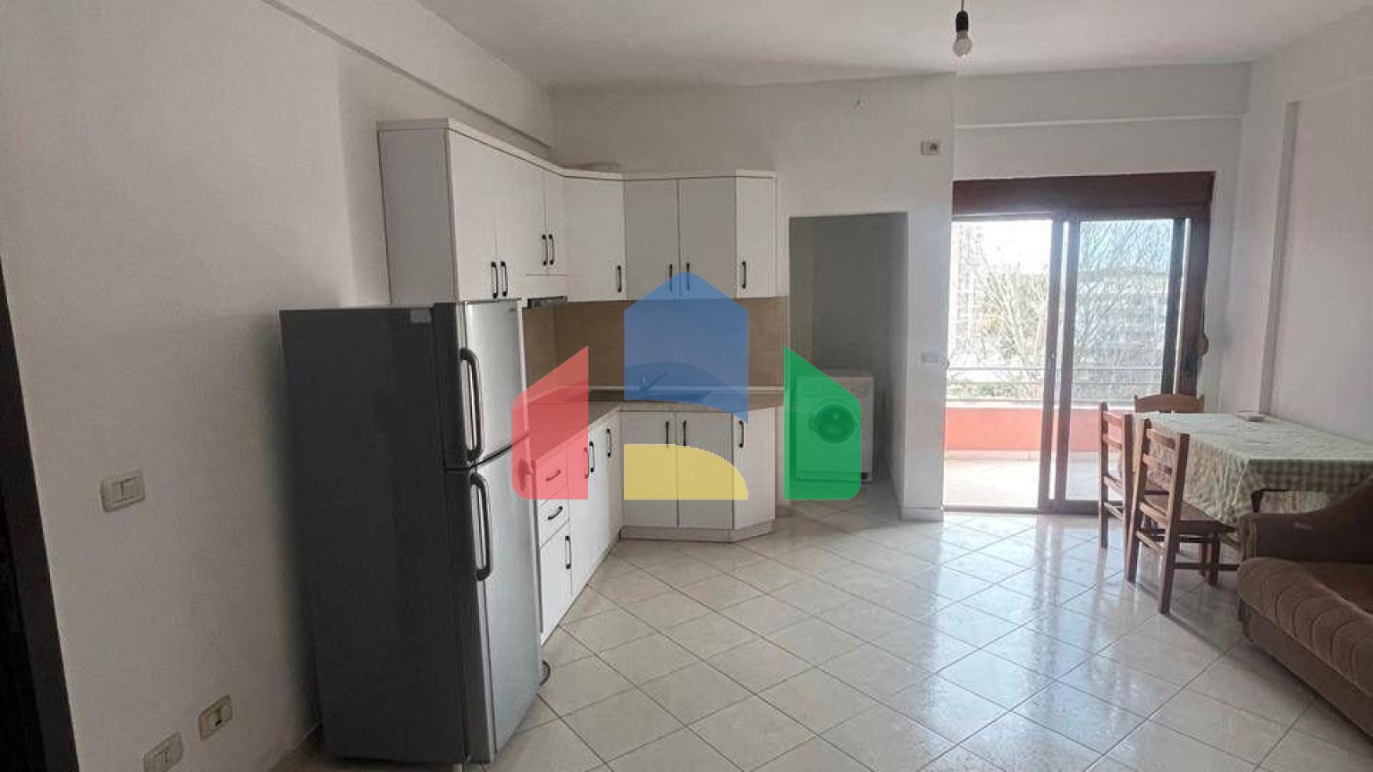 1+1  с балконом, Мали Робит, 65 м.кв