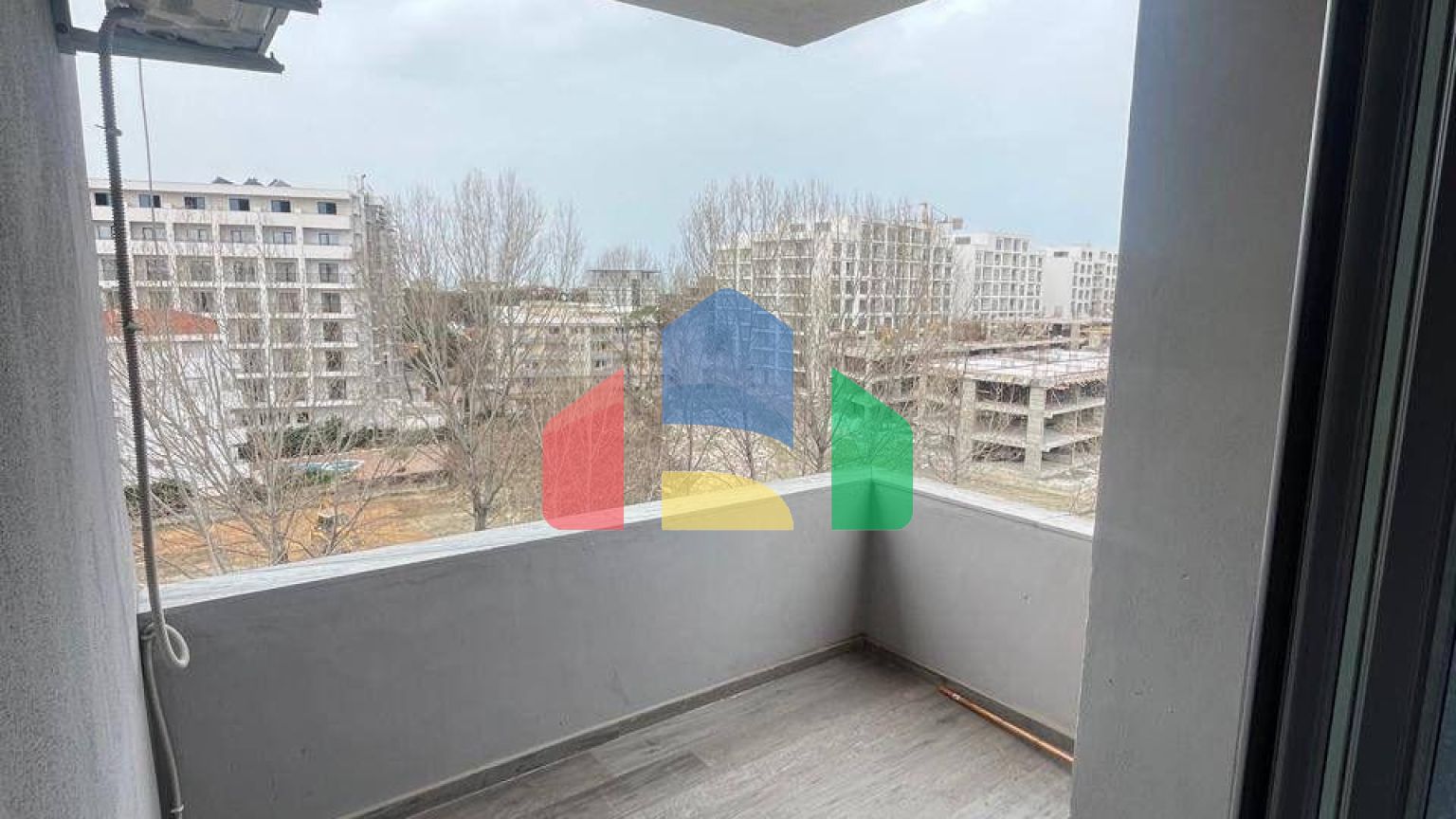 1+1  с балконом, Мали Робит, 65 м.кв