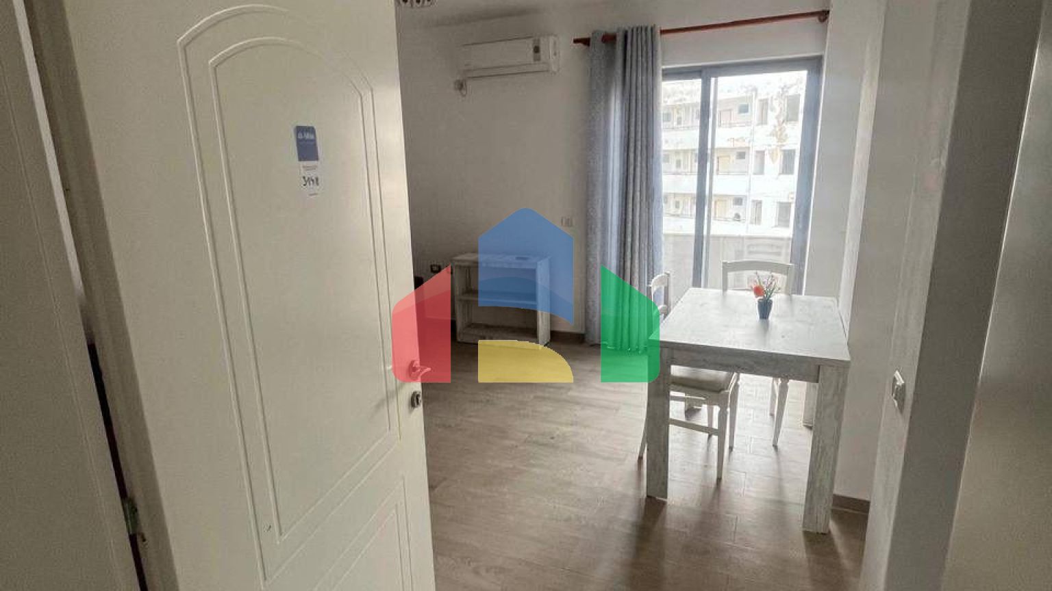 1+1  с балконом, Мали Робит, 65 м.кв