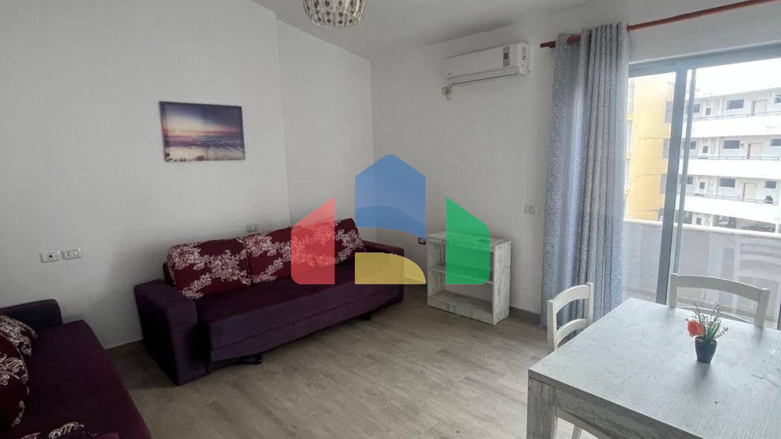 1+1  с балконом, Мали Робит, 65 м.кв