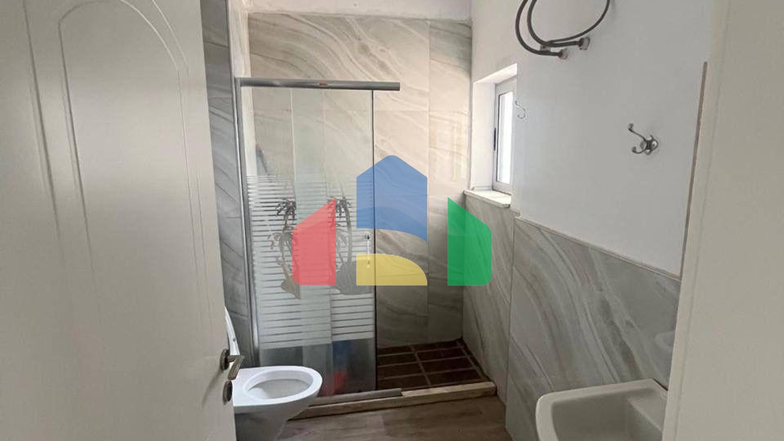 1+1  с балконом, Мали Робит, 65 м.кв