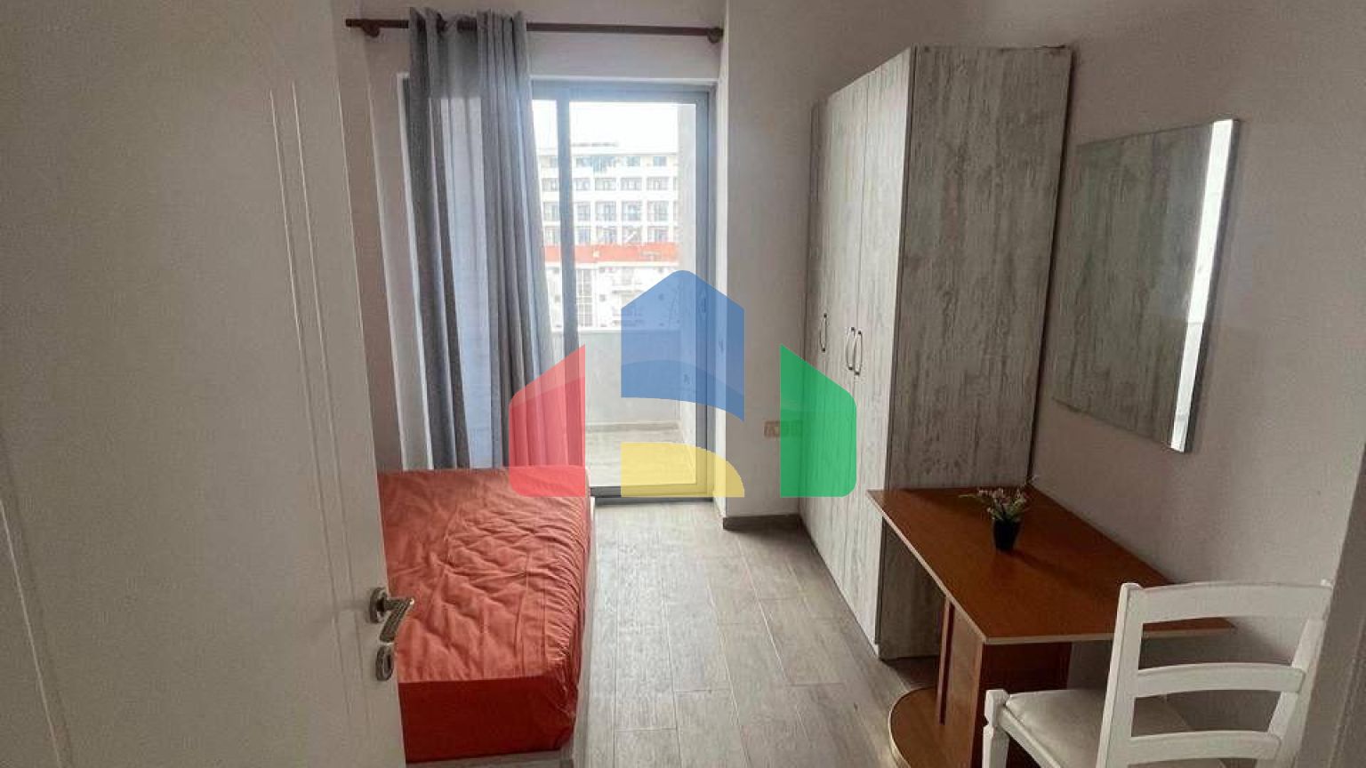 1+1  с балконом, Мали Робит, 65 м.кв