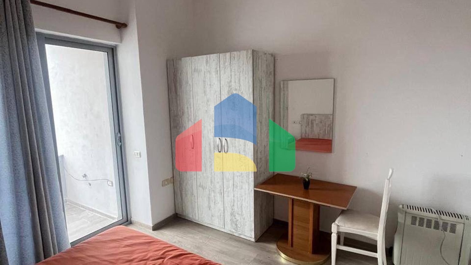 1+1  с балконом, Мали Робит, 65 м.кв