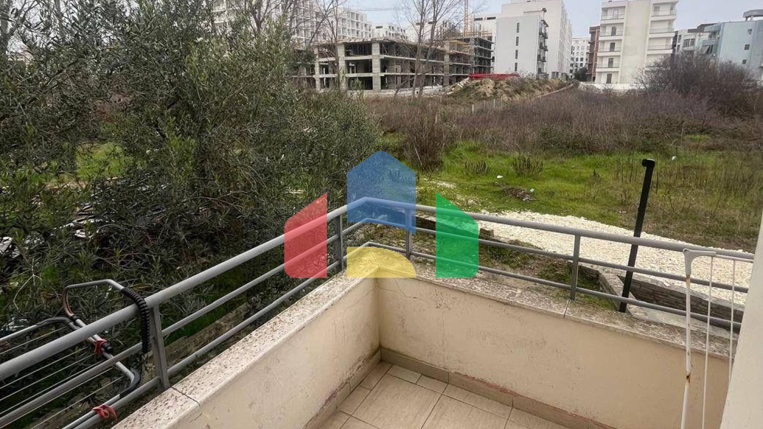 1+1  с балконом, Мали Робит, 65 м.кв