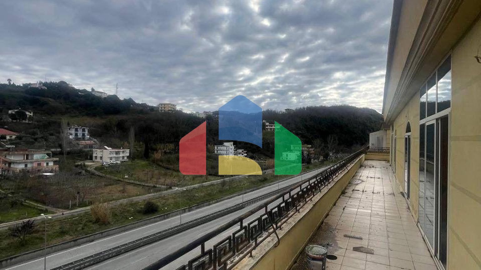 250 м.кв. + 150 м.кв. терраса на последнем этаже, Shkembi I Kavajes