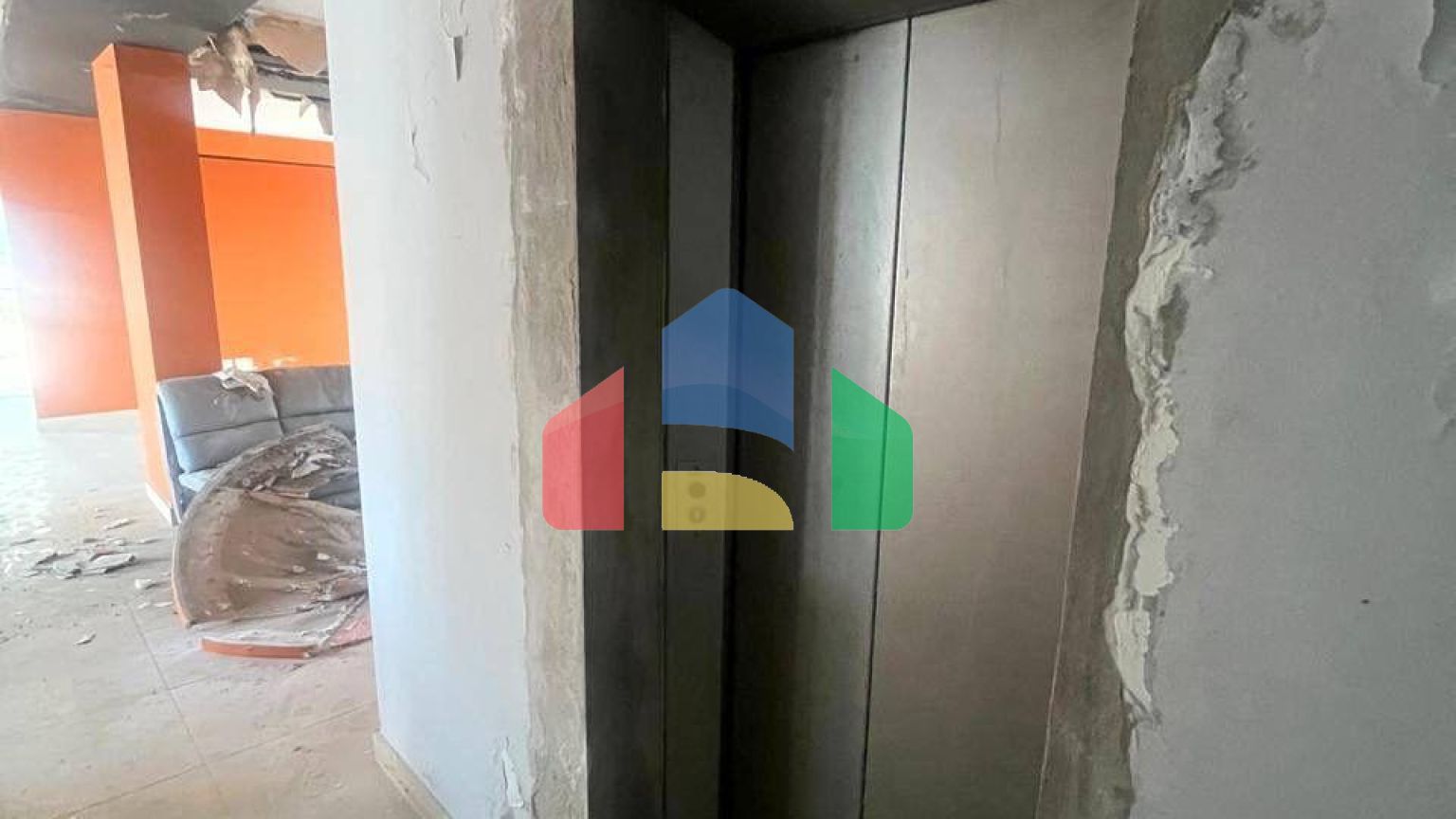 250 м.кв. + 150 м.кв. терраса на последнем этаже, Shkembi I Kavajes