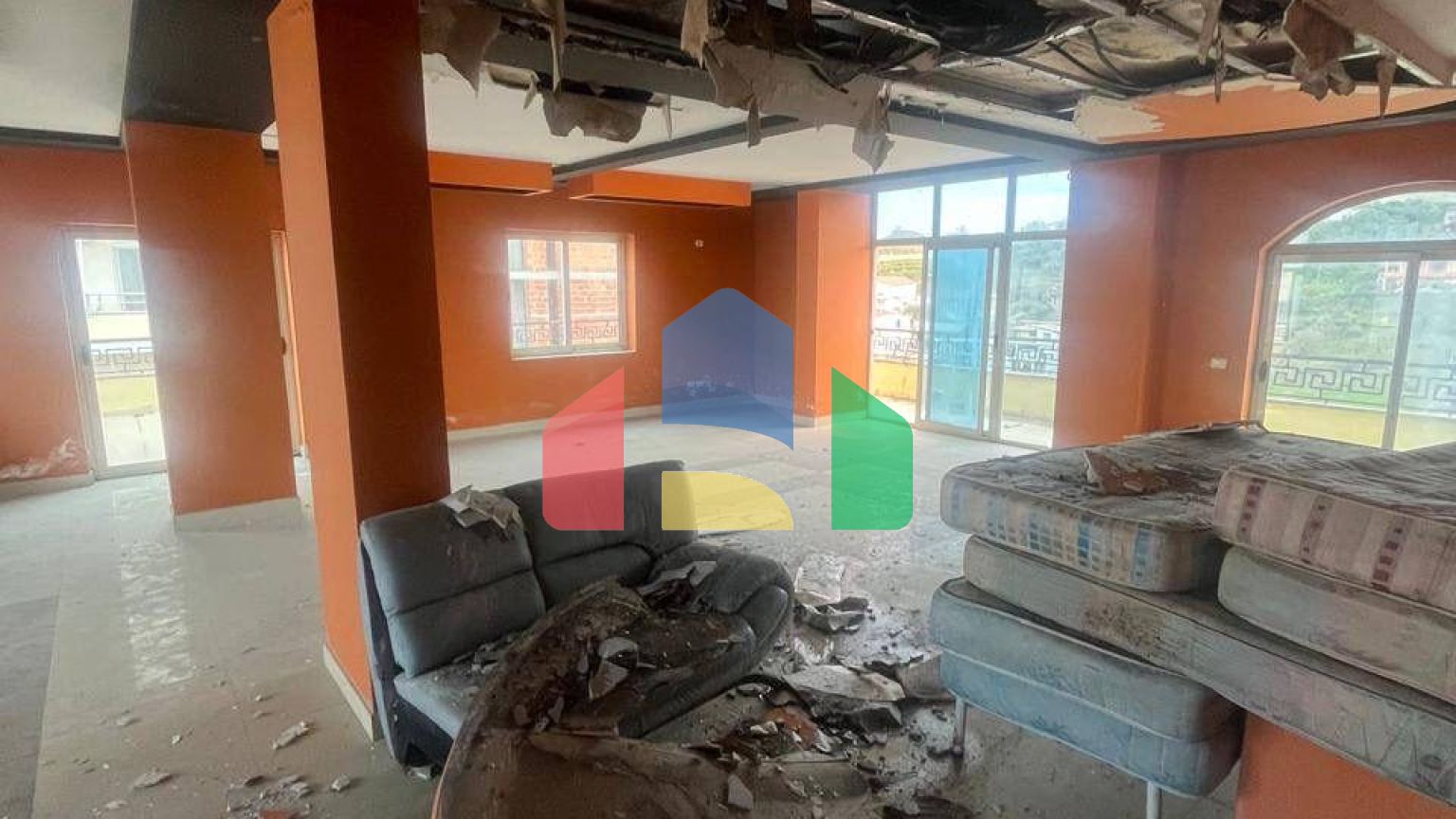 250 м.кв. + 150 м.кв. терраса на последнем этаже, Shkembi I Kavajes