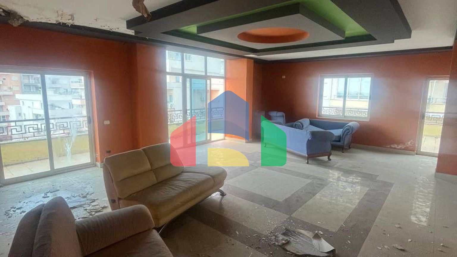 250 м.кв. + 150 м.кв. терраса на последнем этаже, Shkembi I Kavajes