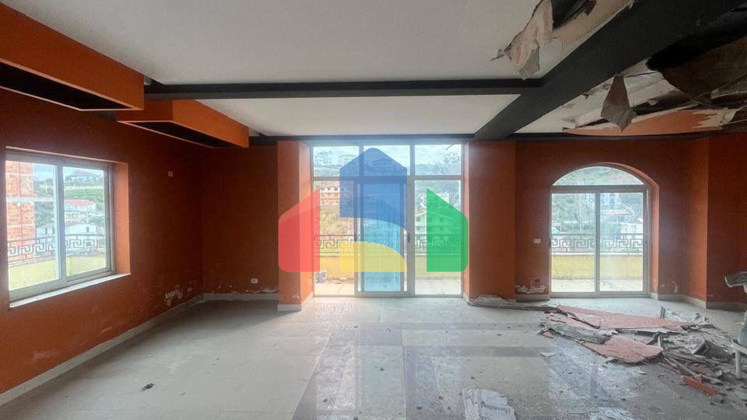 250 м.кв. + 150 м.кв. терраса на последнем этаже, Shkembi I Kavajes