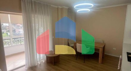 2+1 с балконом, Shkembi I Kavajes, 59м.кв